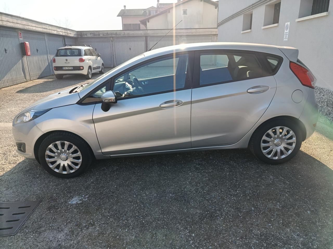Ford Fiesta 1.5 TDCi 75CV 5 porte Business DOPPIO TRENO PNEUMATICI CON CERCHI