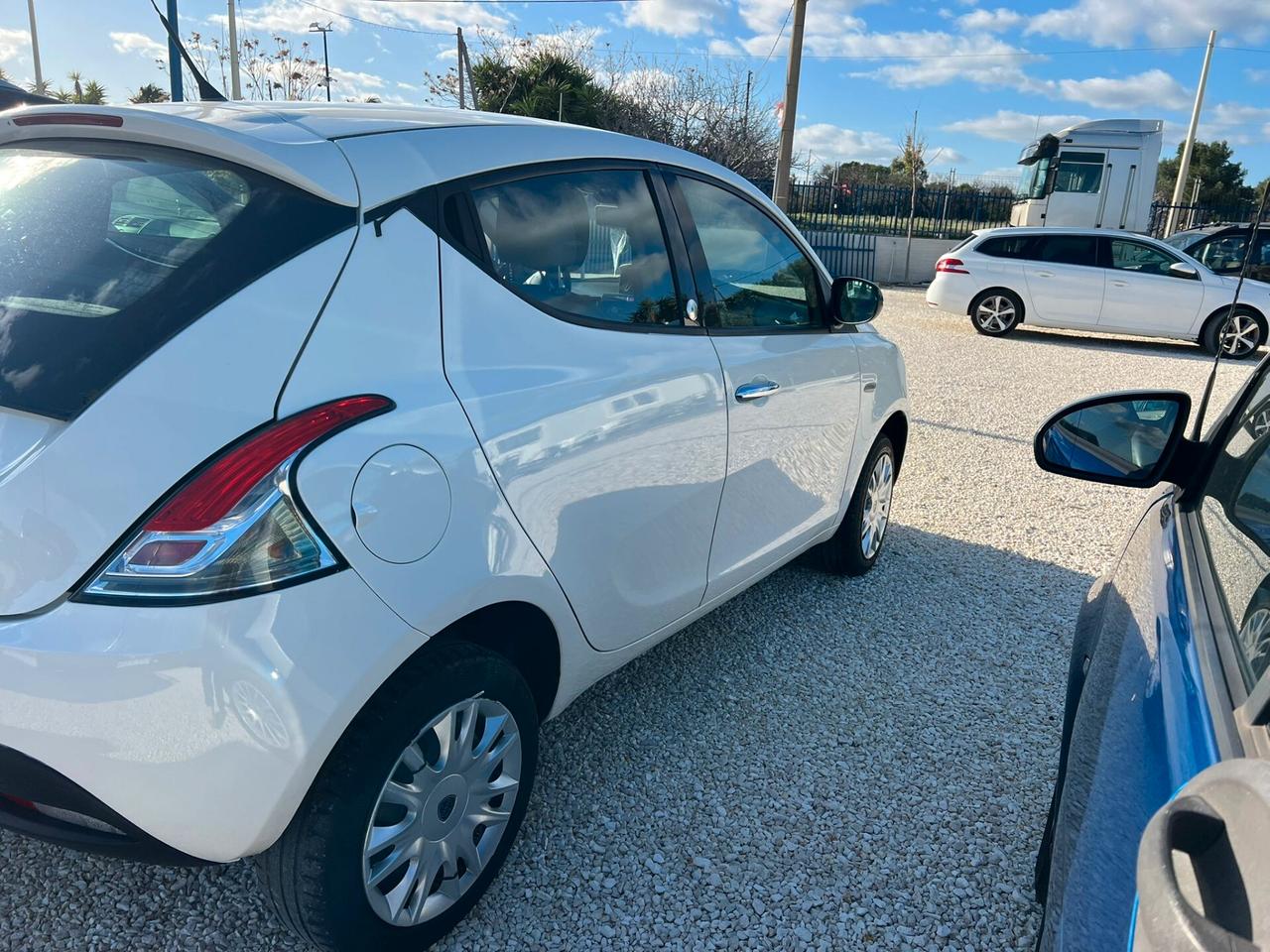 Lancia Ypsilon 0.9 TwinAir 85 CV 5 porte Metano Ecochic Gold