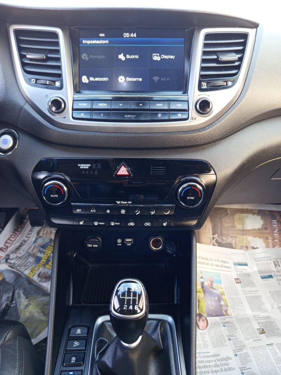 HYUNDAI Tucson 1.7 CRDi XPossible TETTO/NAV/PELLE