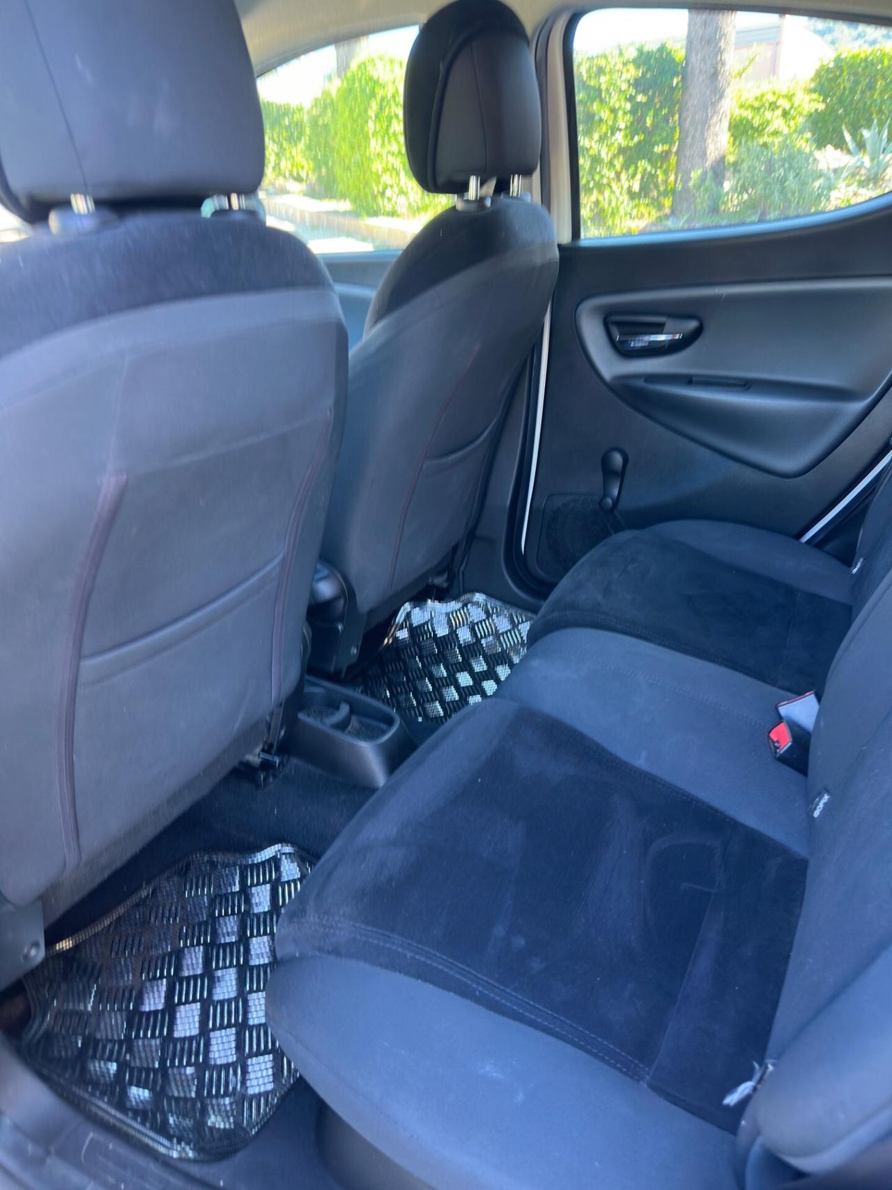 Lancia Ypsilon 0.9 TwinAir 85 CV 5 porte S&S DFN Platinum