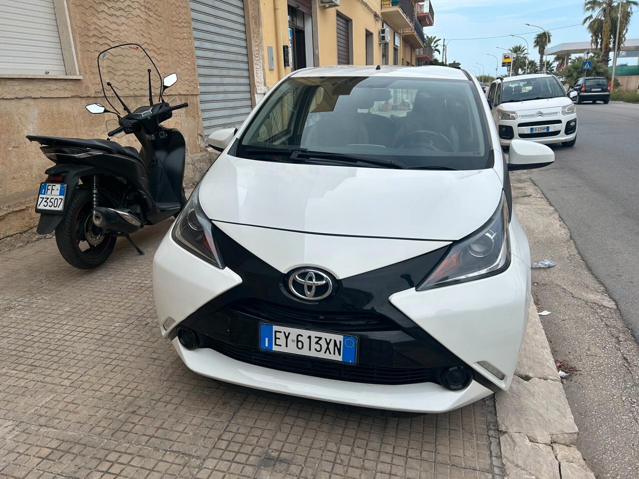 Toyota Aygo 1.0 VVT-i 69 CV 5 porte x-clusiv