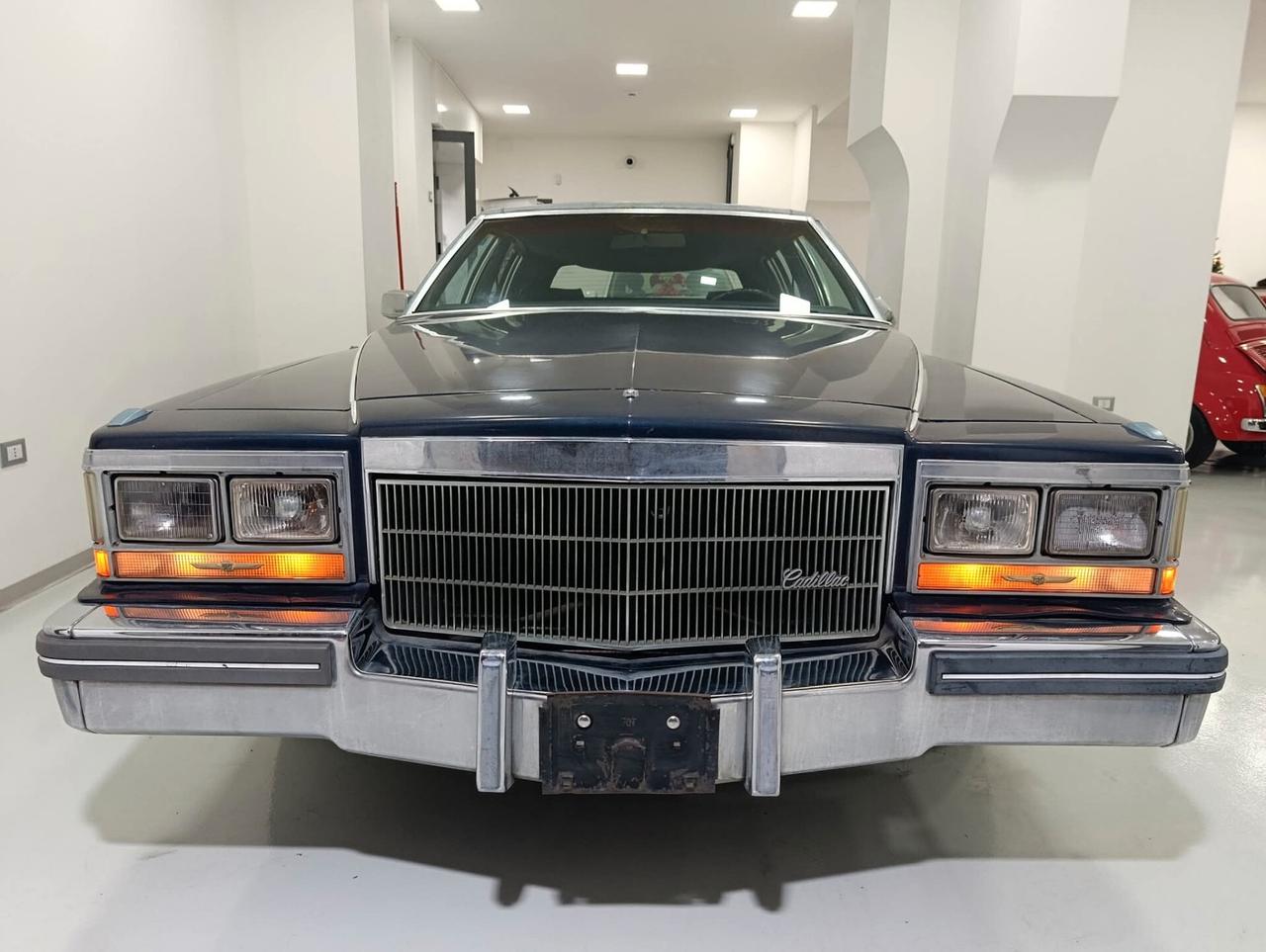 Cadillac Fleetwood BROUGHAM