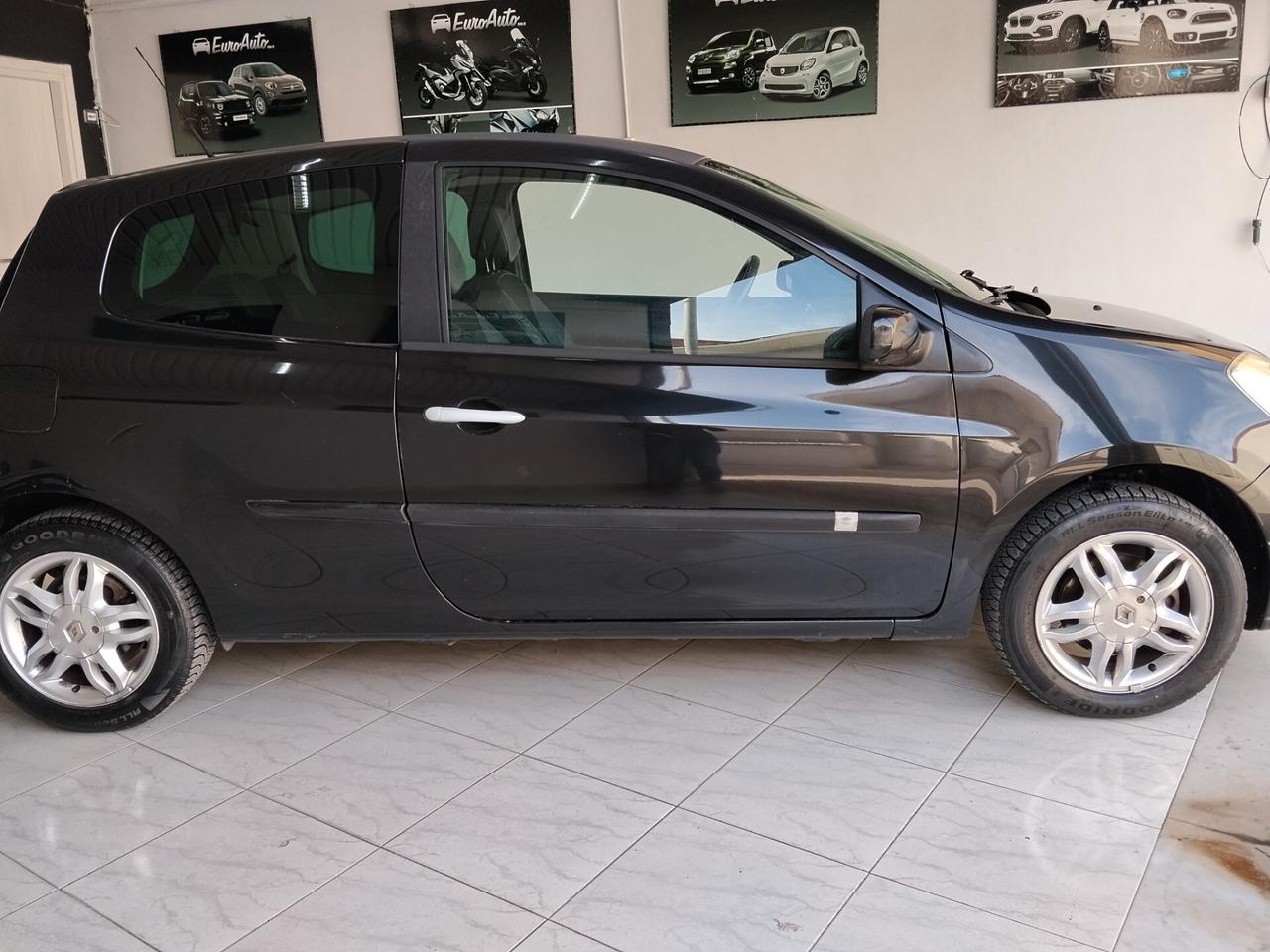 Renault Clio 1.5 diesel CON GARANZIA