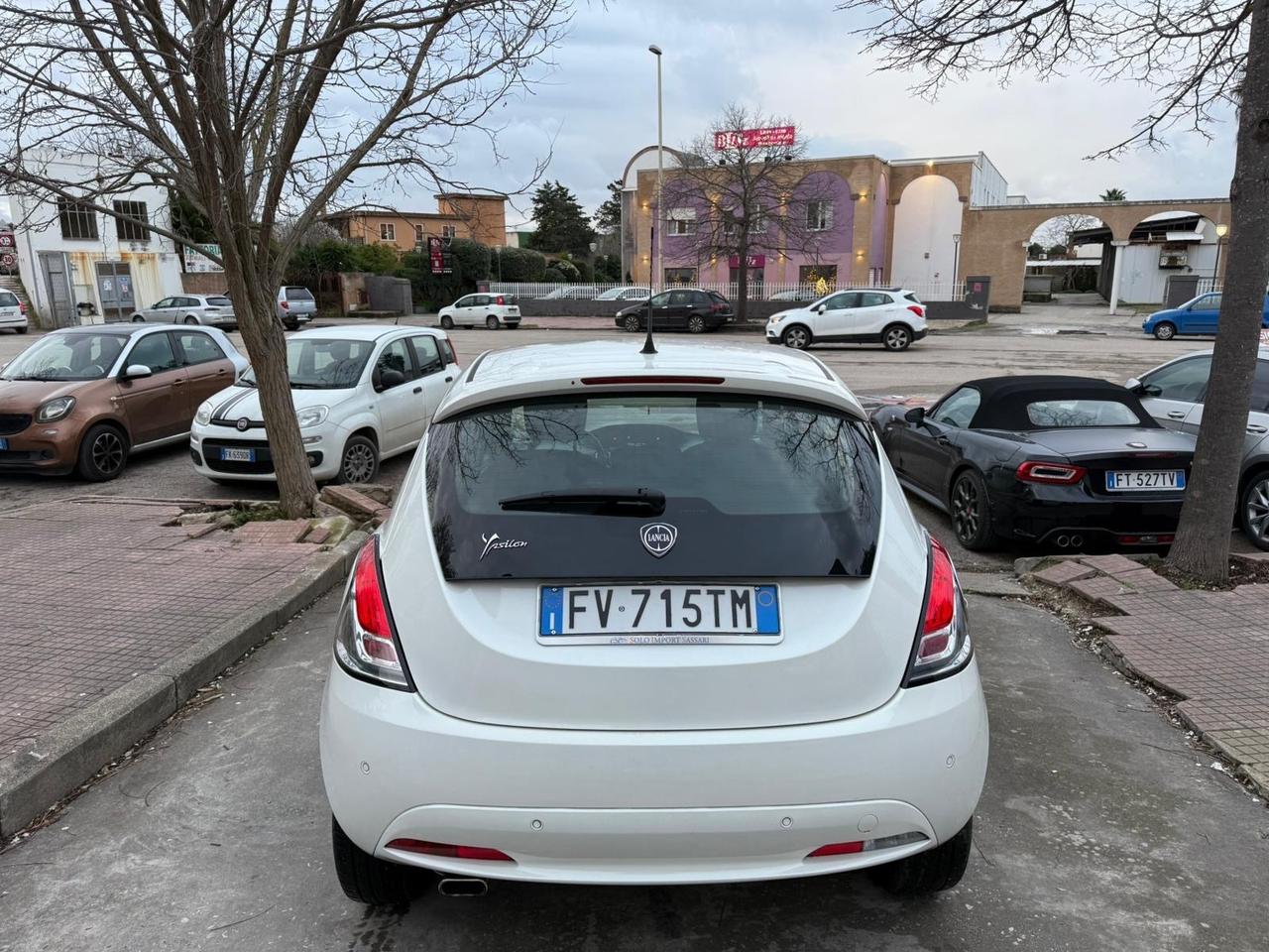 Lancia Ypsilon KM. 12.000! 1.2 BENZ. GOLD