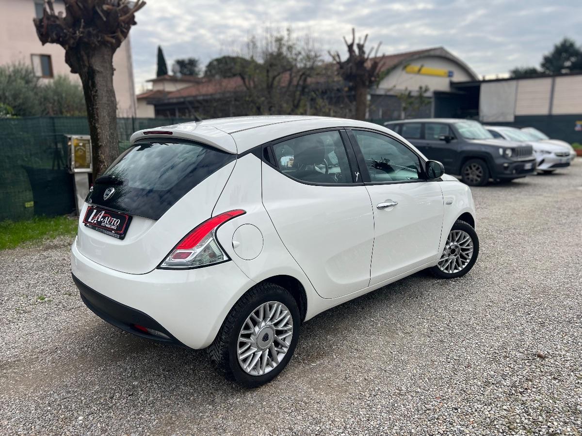 LANCIA - Ypsilon - 1.2 69 CV 5 porte Silver