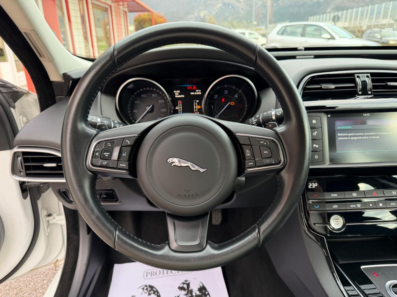 Jaguar XE - Prestige - FULL OPTIONAL