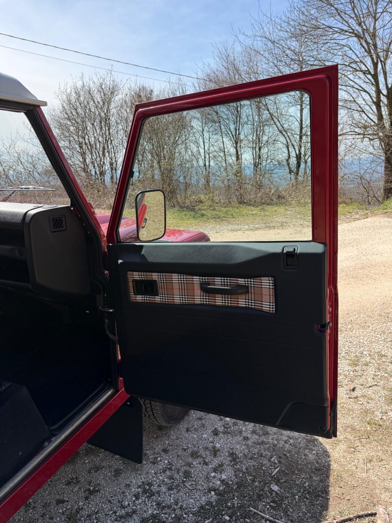 Land Rover Defender 90 2.2 TD4 IBRIDA