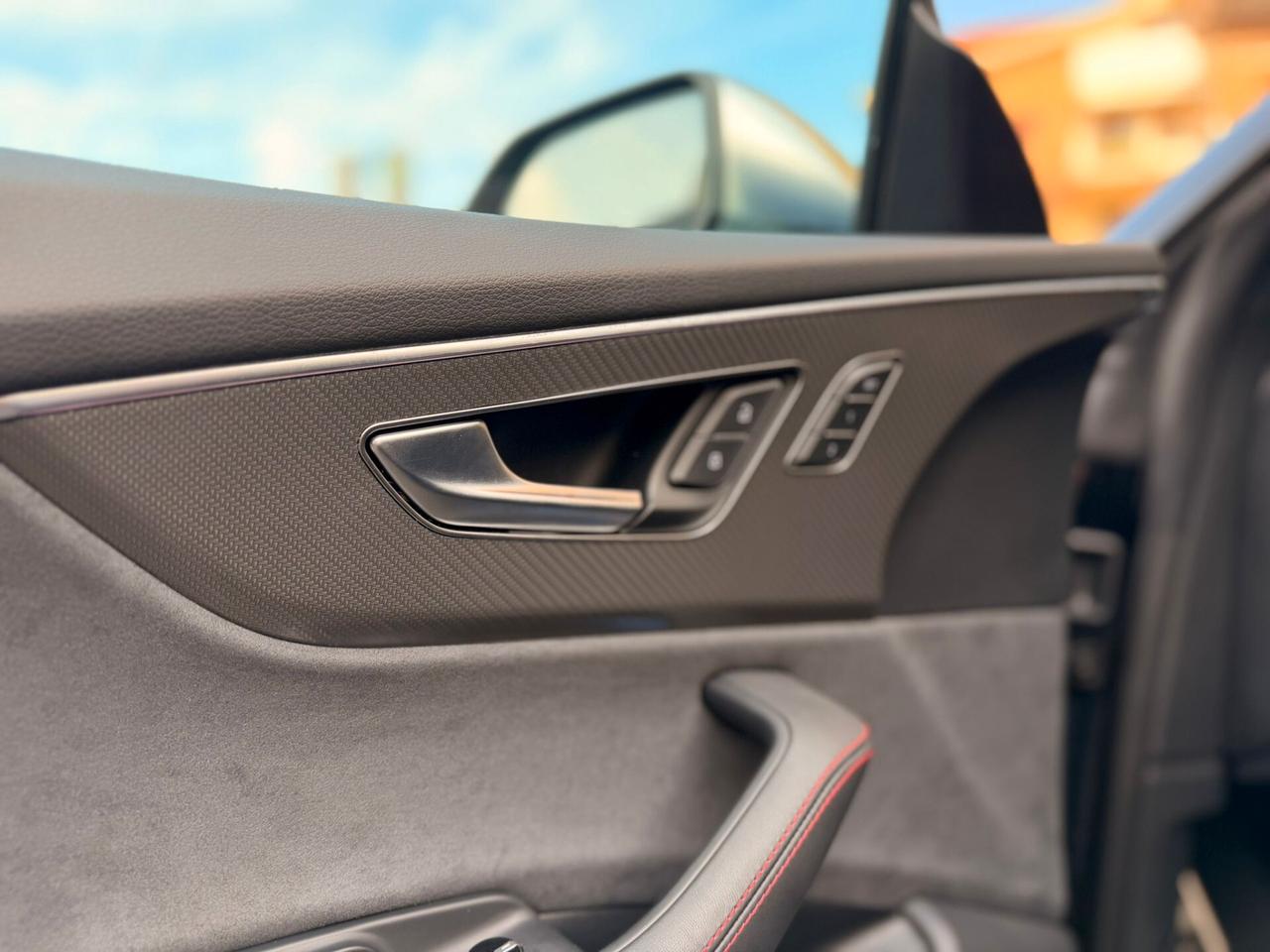 Audi Q8 RS TFSI V8 quattro tiptronic