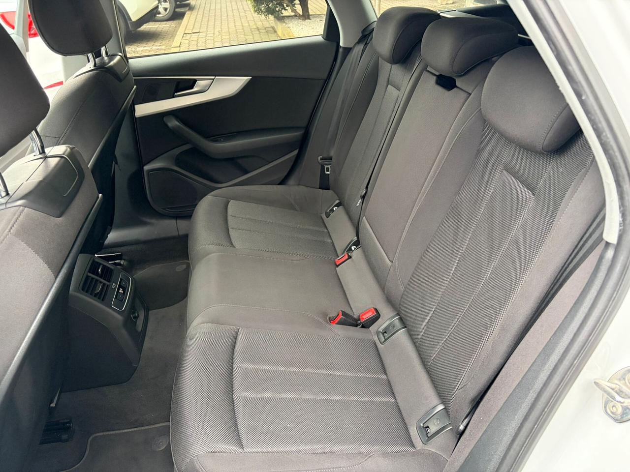 Audi A4 Avant 40 2.0 tdi Business quattro 190cv s-tronic