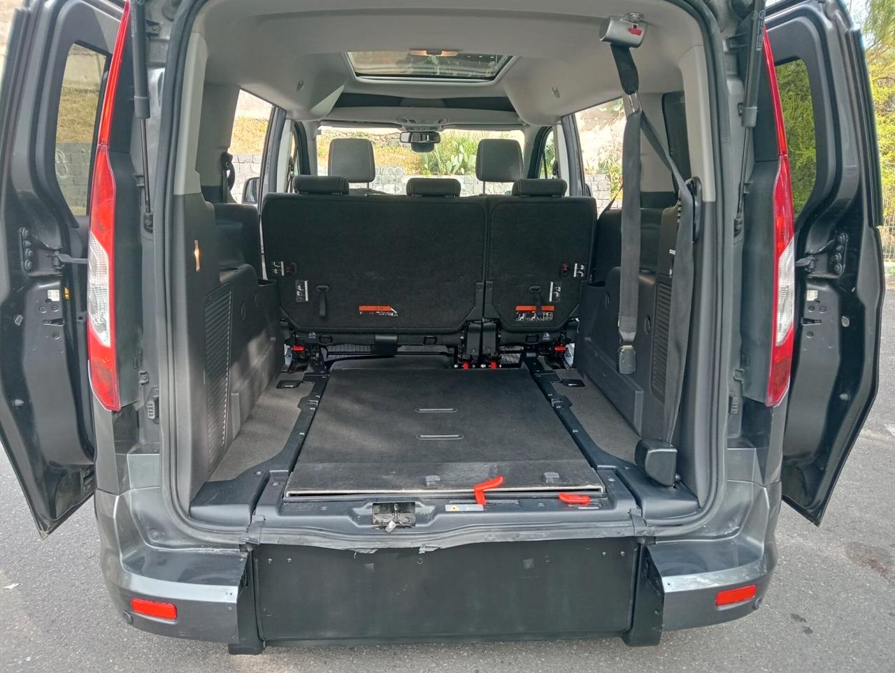 Ford Tourneo Connect Pianale ribassato con rampa disabili in carrozzina
