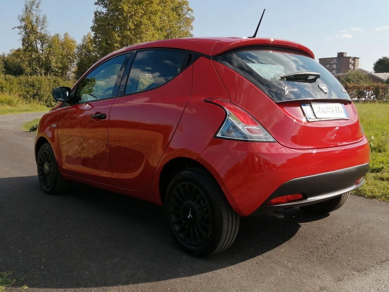 Lancia Ypsilon 1.0 FireFly 5 porte S&S Hybrid Ecochic