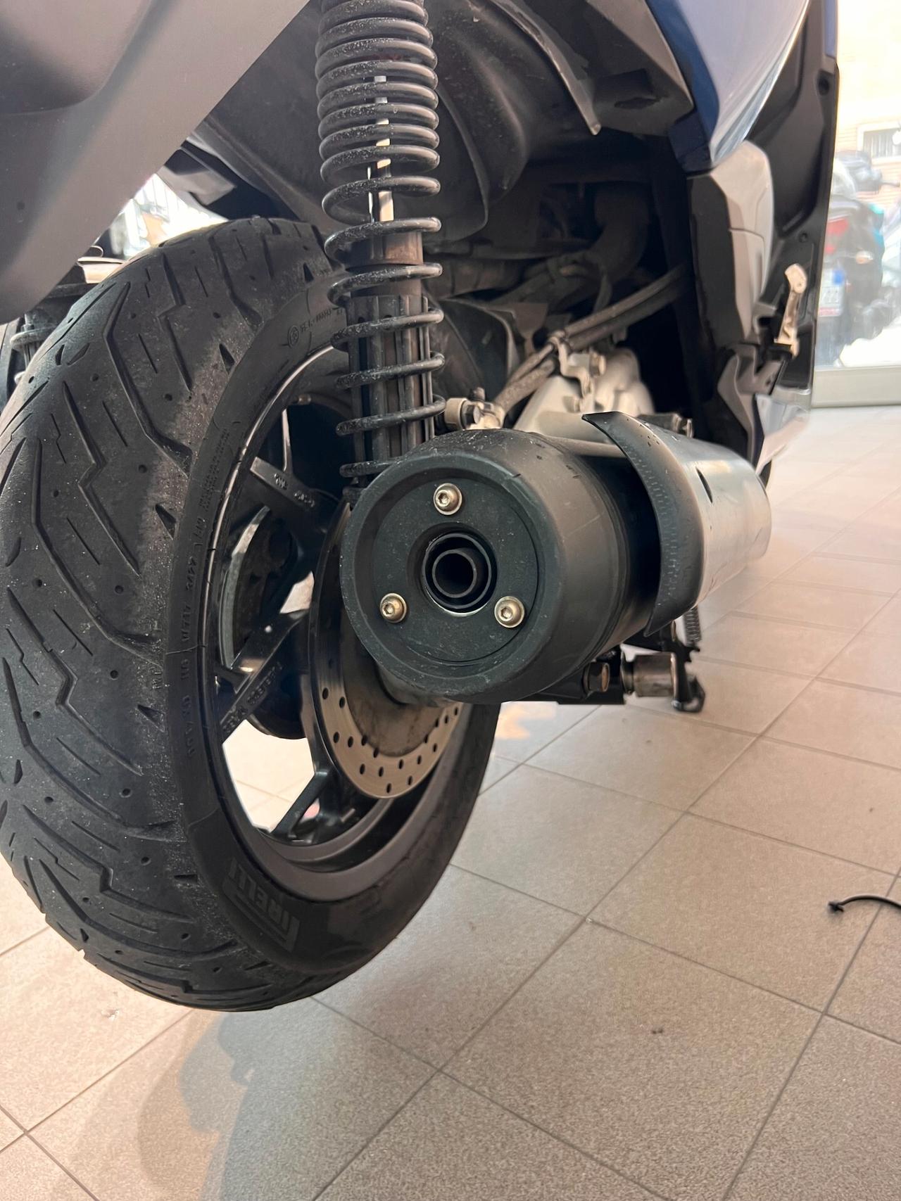 Yamaha X-Max 250