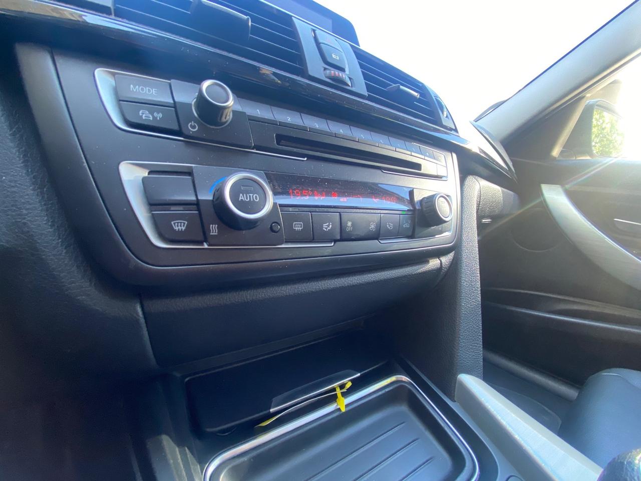 Bmw 318d Touring Modern Auto 143cv