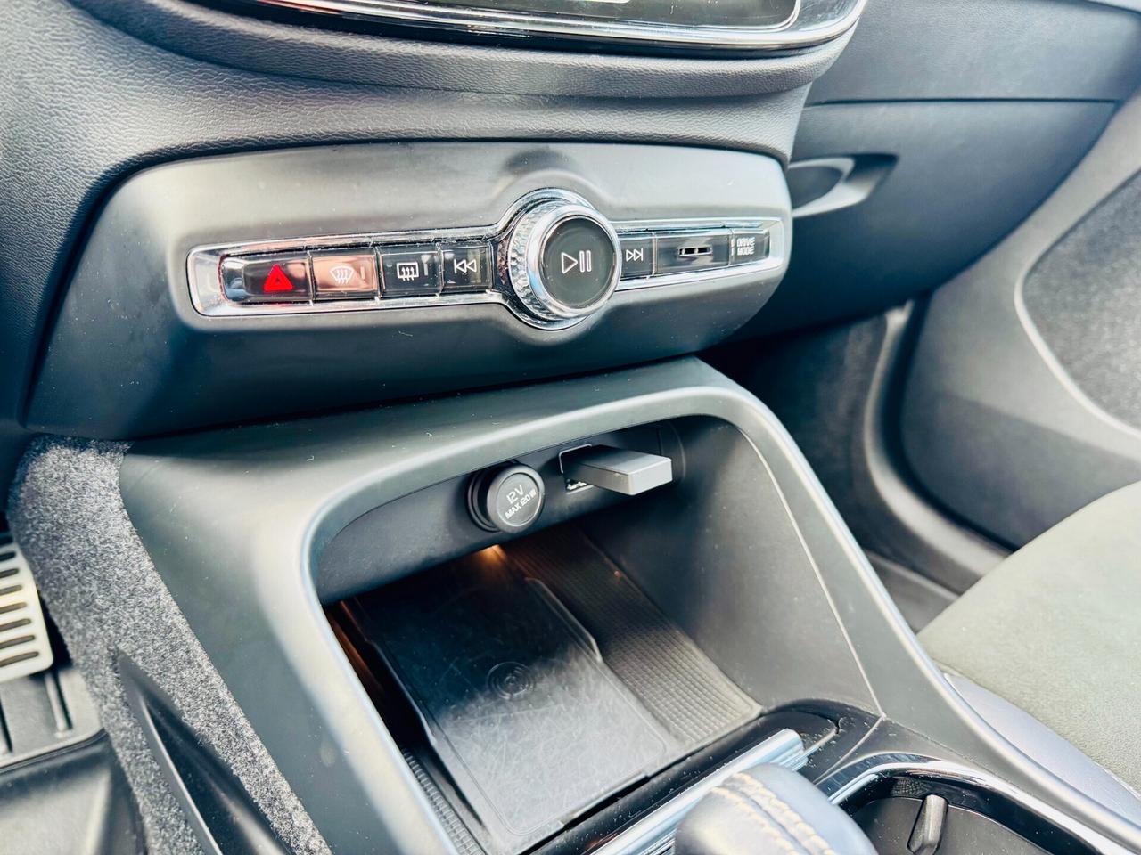 Volvo XC40 D3 R-design CarPlay / LED / RetroCam.