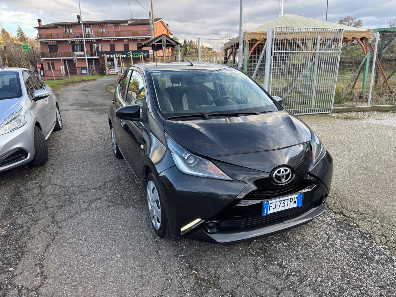 Toyota Aygo 1.0 VVT-i 69 CV 5 porte x-black TSS