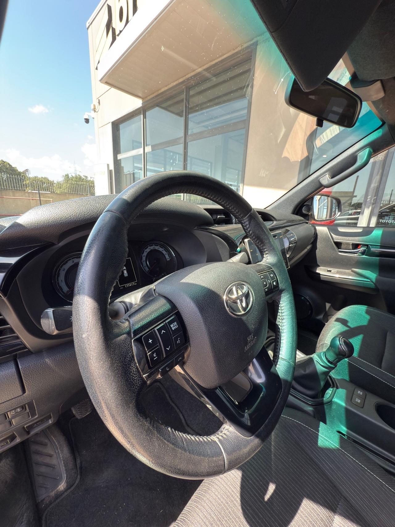 Toyota Hilux 2.4 D-4D 4WD Lounge my20" IVA ESPOSTA