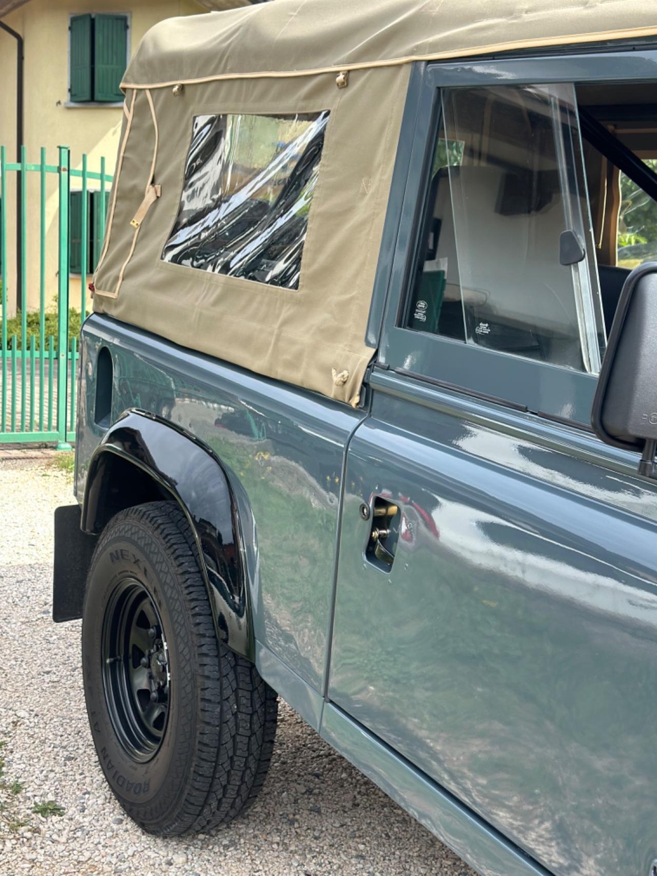 Land Rover DEFENDER 90 2.5 TD300 EX UN SOFT-TOP