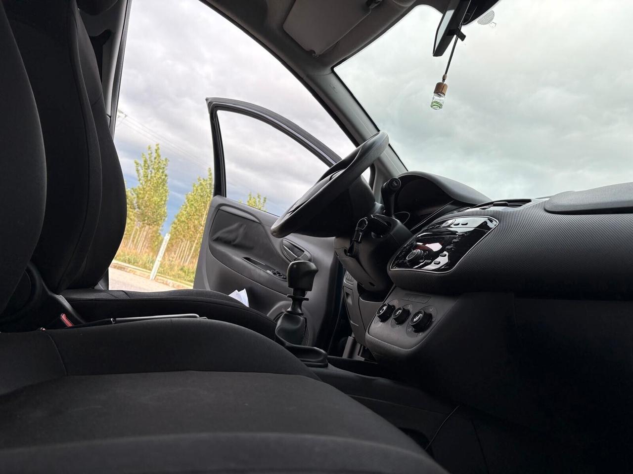 Fiat Punto STREET 1.2 8V 5 porte UNICO PR.