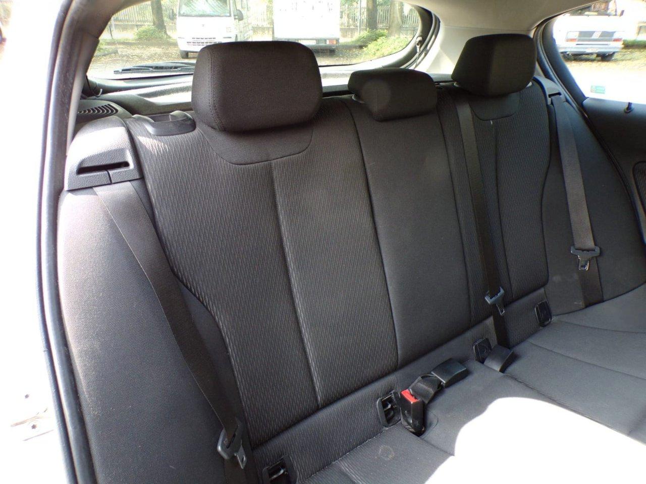 BMW 118 d Advantage 5p auto