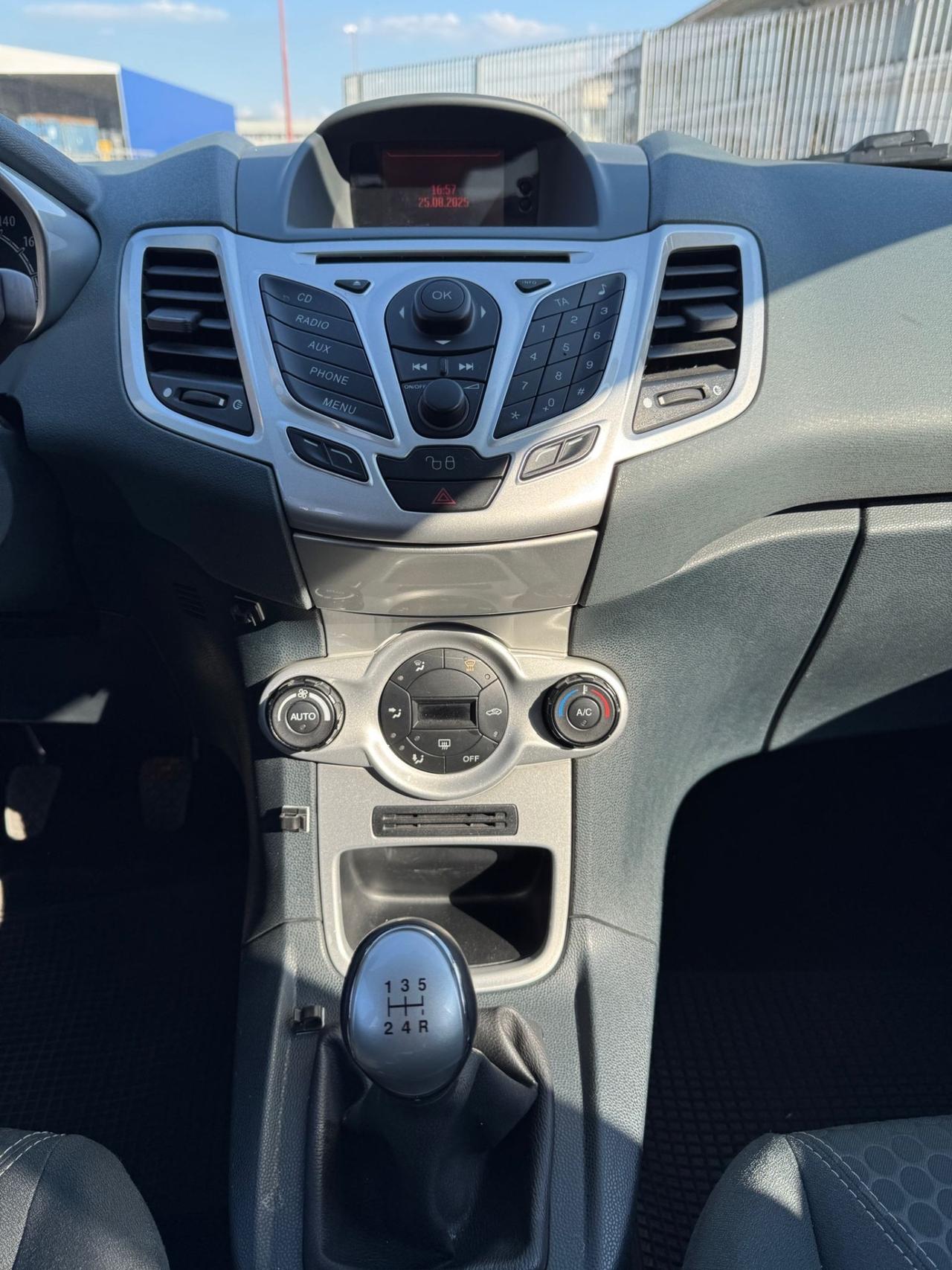 Ford Fiesta 1.4 TDCi Titanium. Garanzia 12 mesi