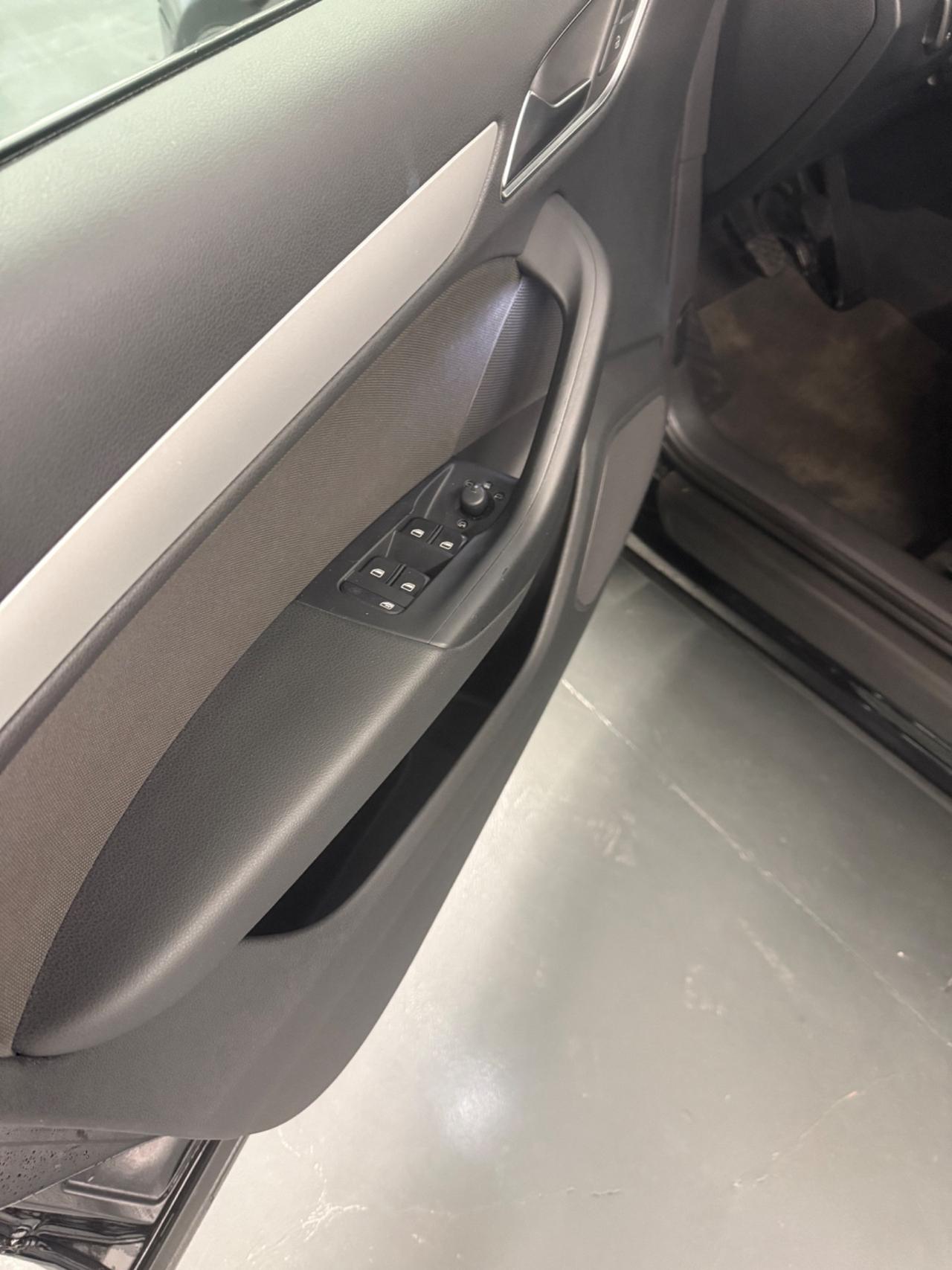 Audi Q3 2.0 TDI 120 CV Business