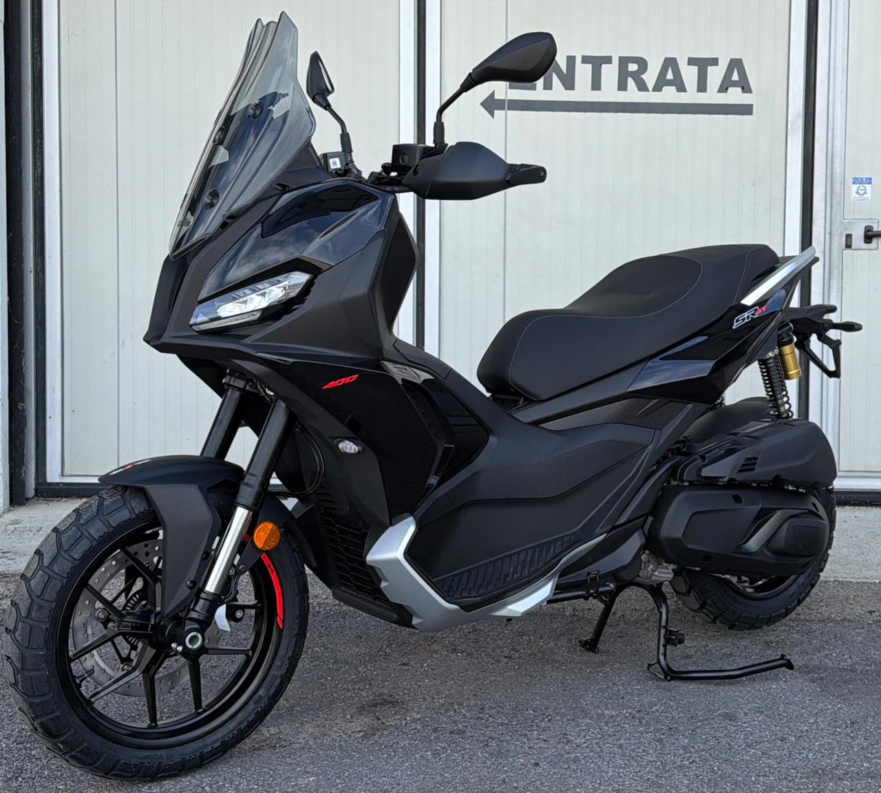 Aprilia SR GT 400