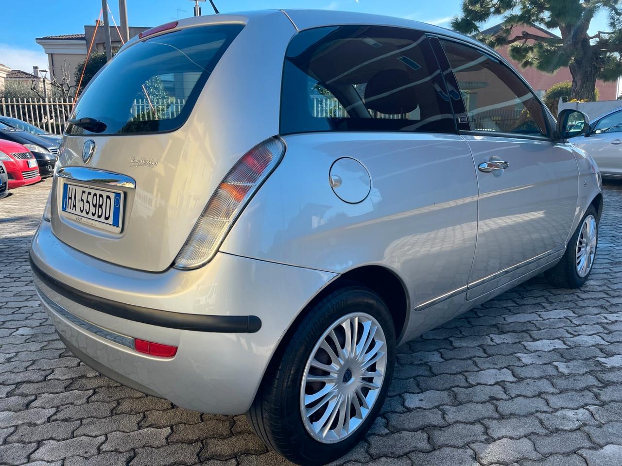 Lancia Ypsilon 1.2 69 CV Diva KM REALI IDONEA NEOPATENTATI