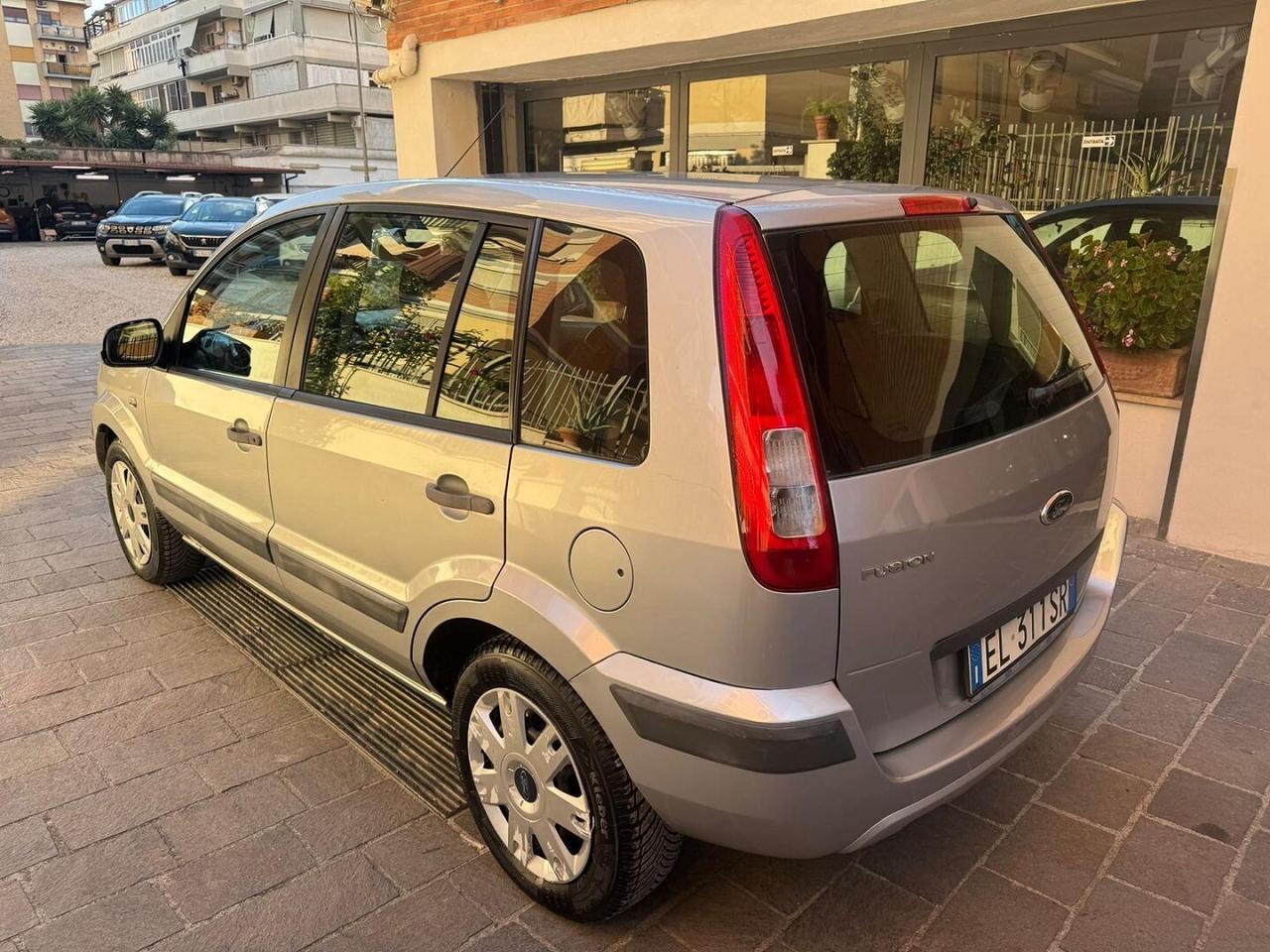 Ford Fusion 1.4 16v 5 p Gpl