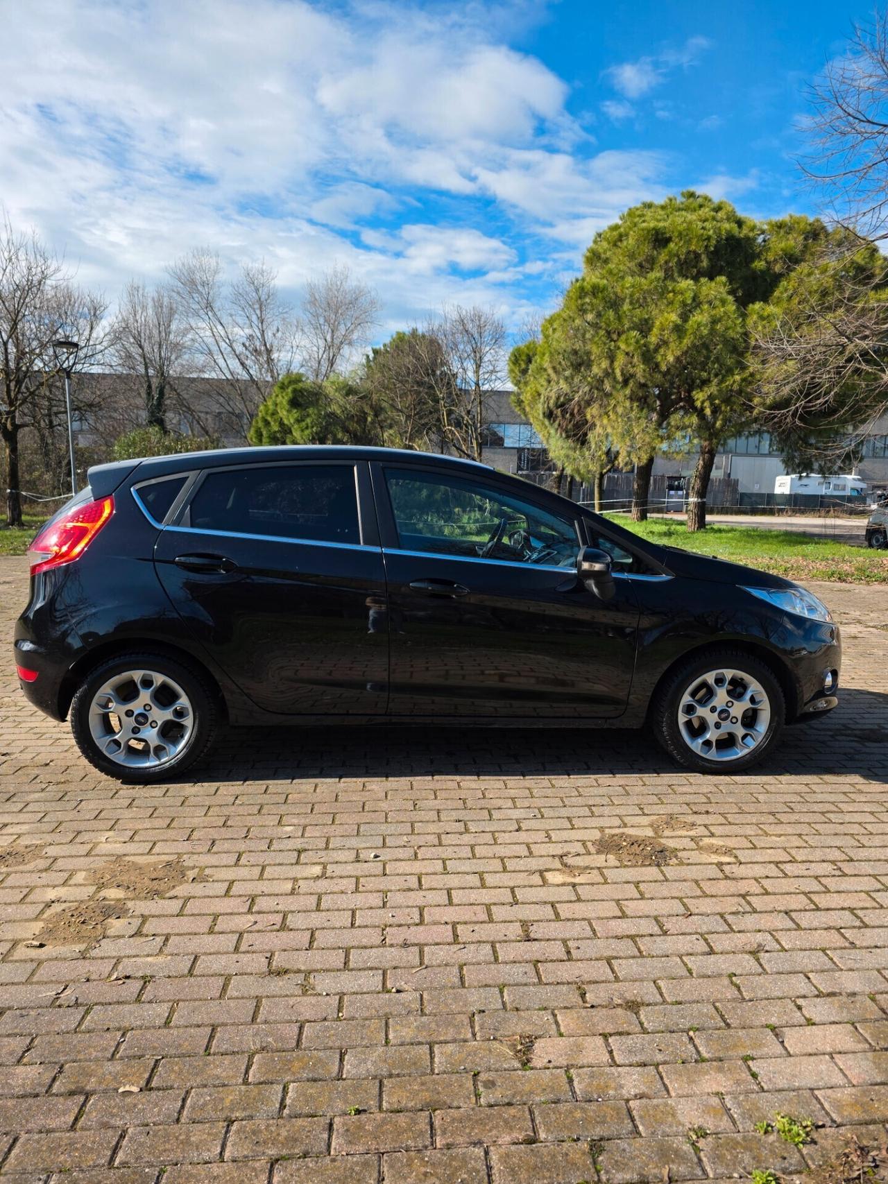 Ford Fiesta 1.4 TDCi 70CV 5 porte Titanium