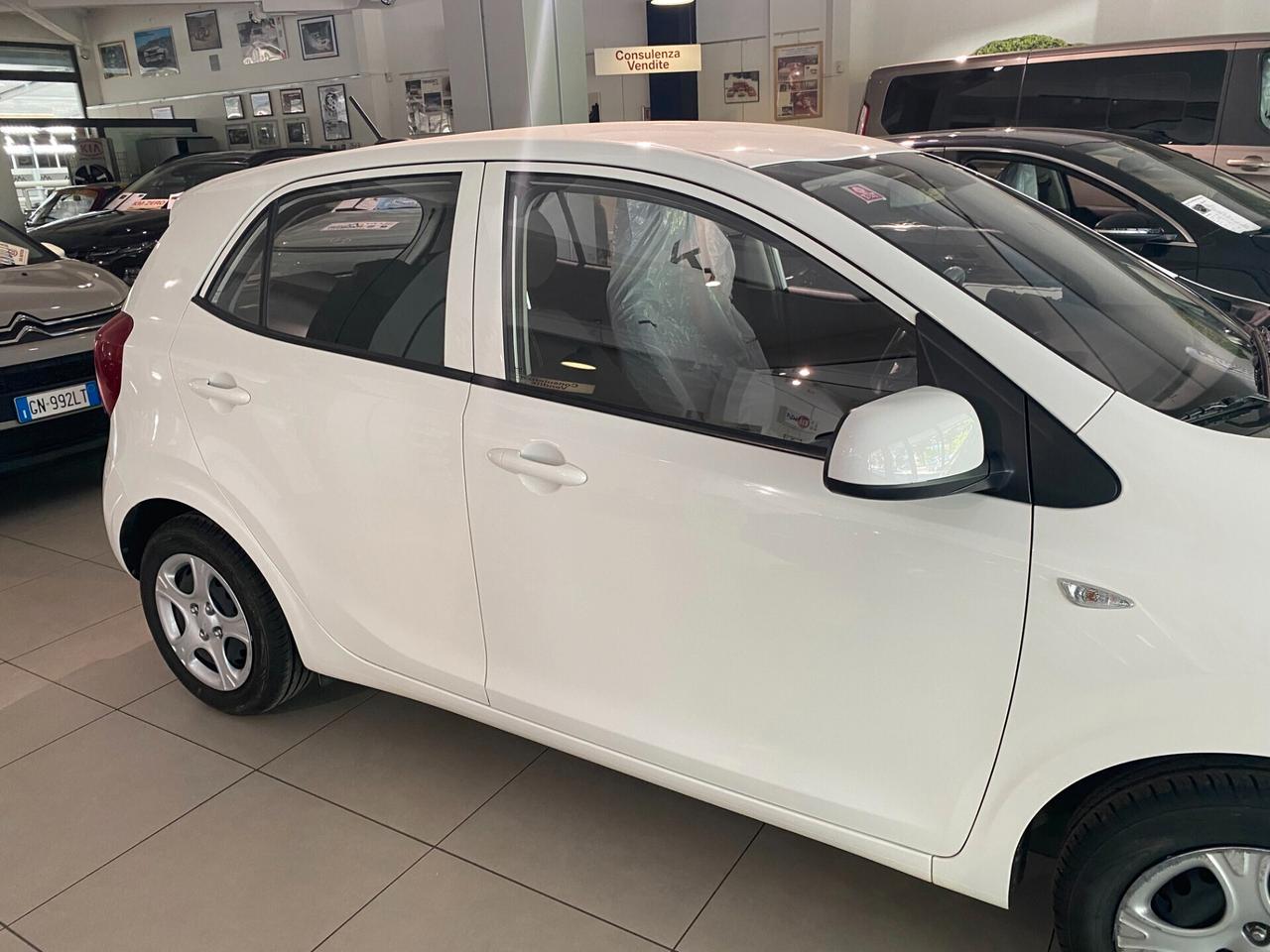 Kia Picanto 1.0 12V 5 porte Urban NEOPATENTATI