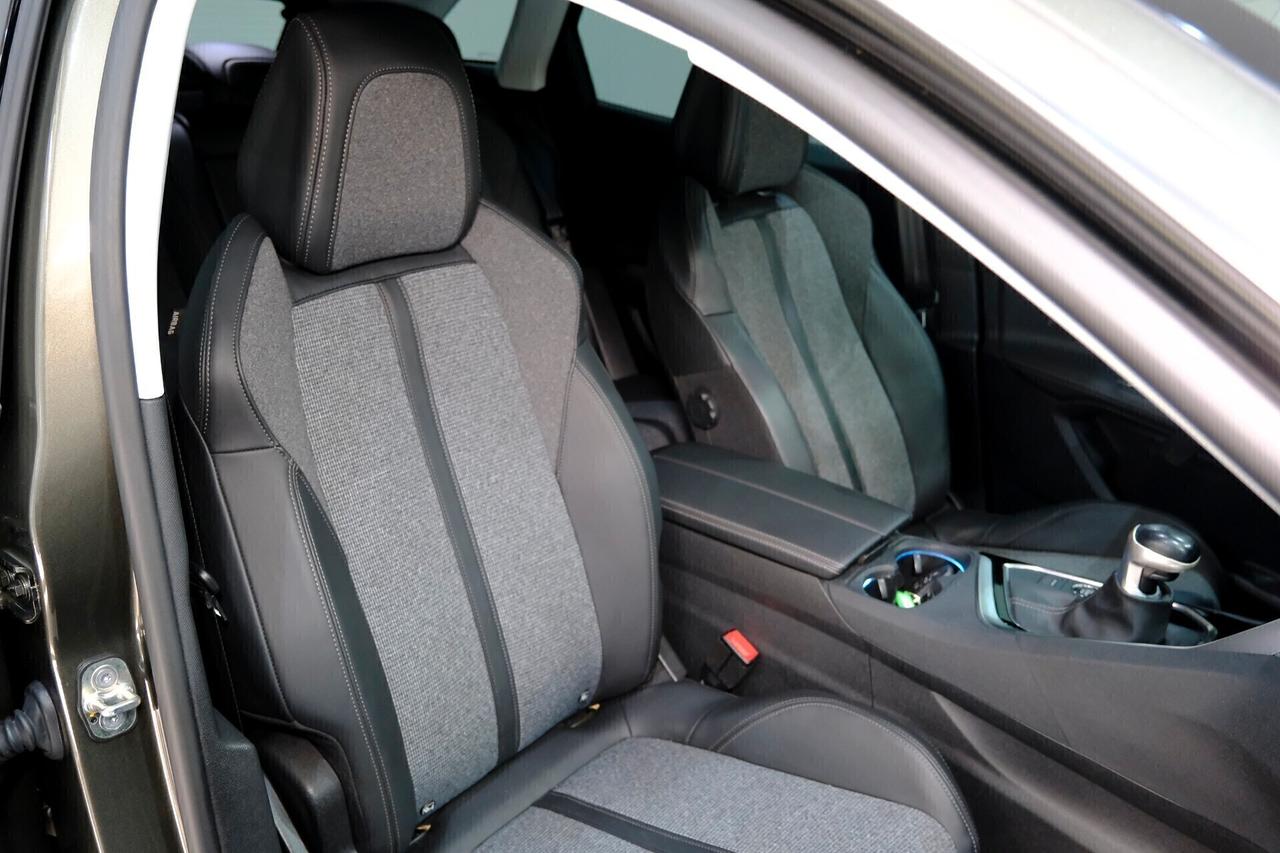 Peugeot 3008 ALLURE 1.2T 130cv COCKPIT/LED/NAV