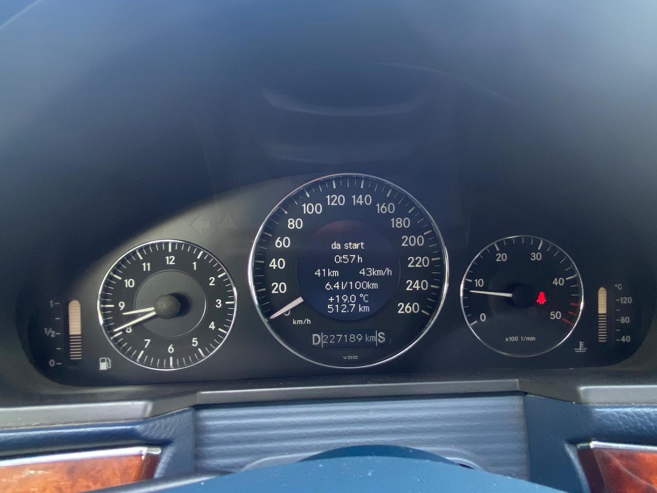 Mercedes-benz E 270 CDI cat Elegance