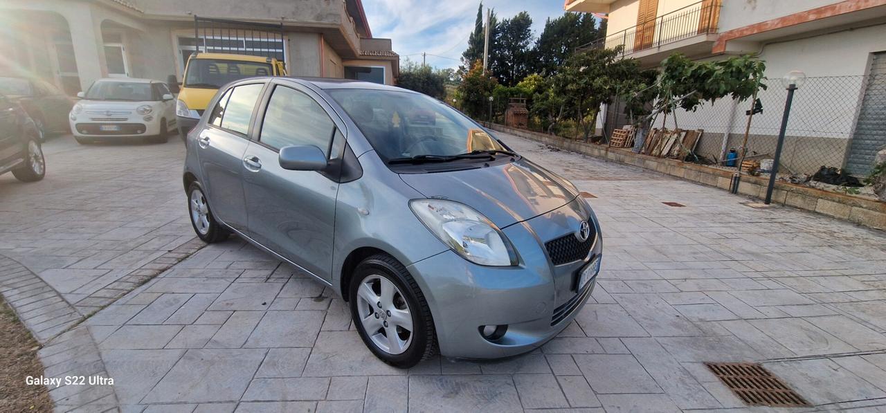 Toyota Yaris 1.0 5 porte Sol PARI AL NUOVO