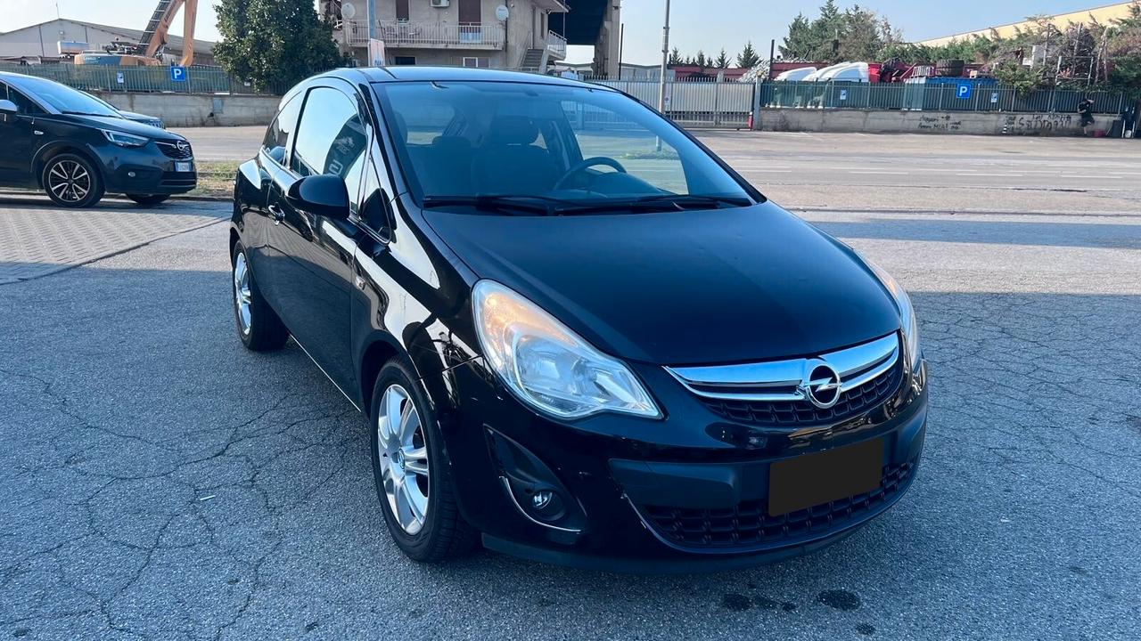Opel Corsa 1.2 3 porte Club