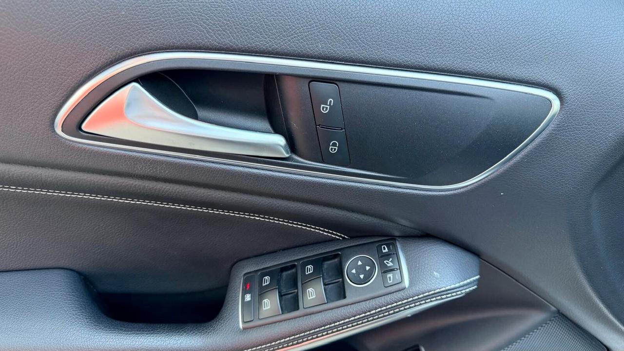 MERCEDES-BENZ GLA 180 1.6 PREMIUM 122CV - FULL LED