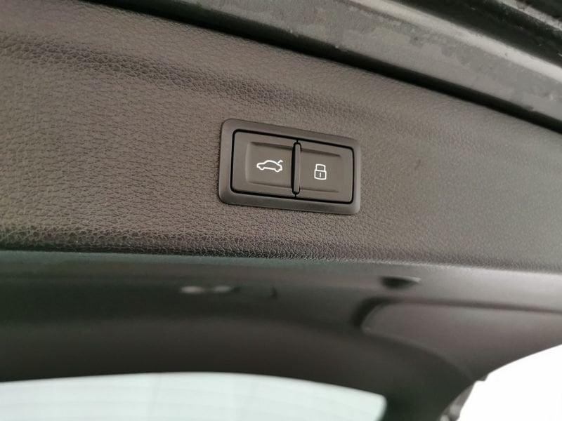 Audi Q3 45 1.4 tfsi e Identity Black s-tronic