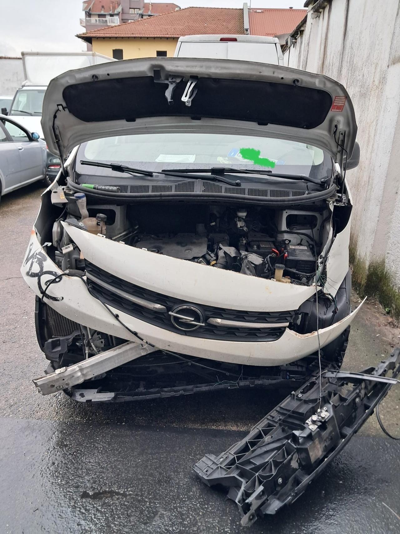 Opel Vivaro 1.5 Diesel 3p Incidentato