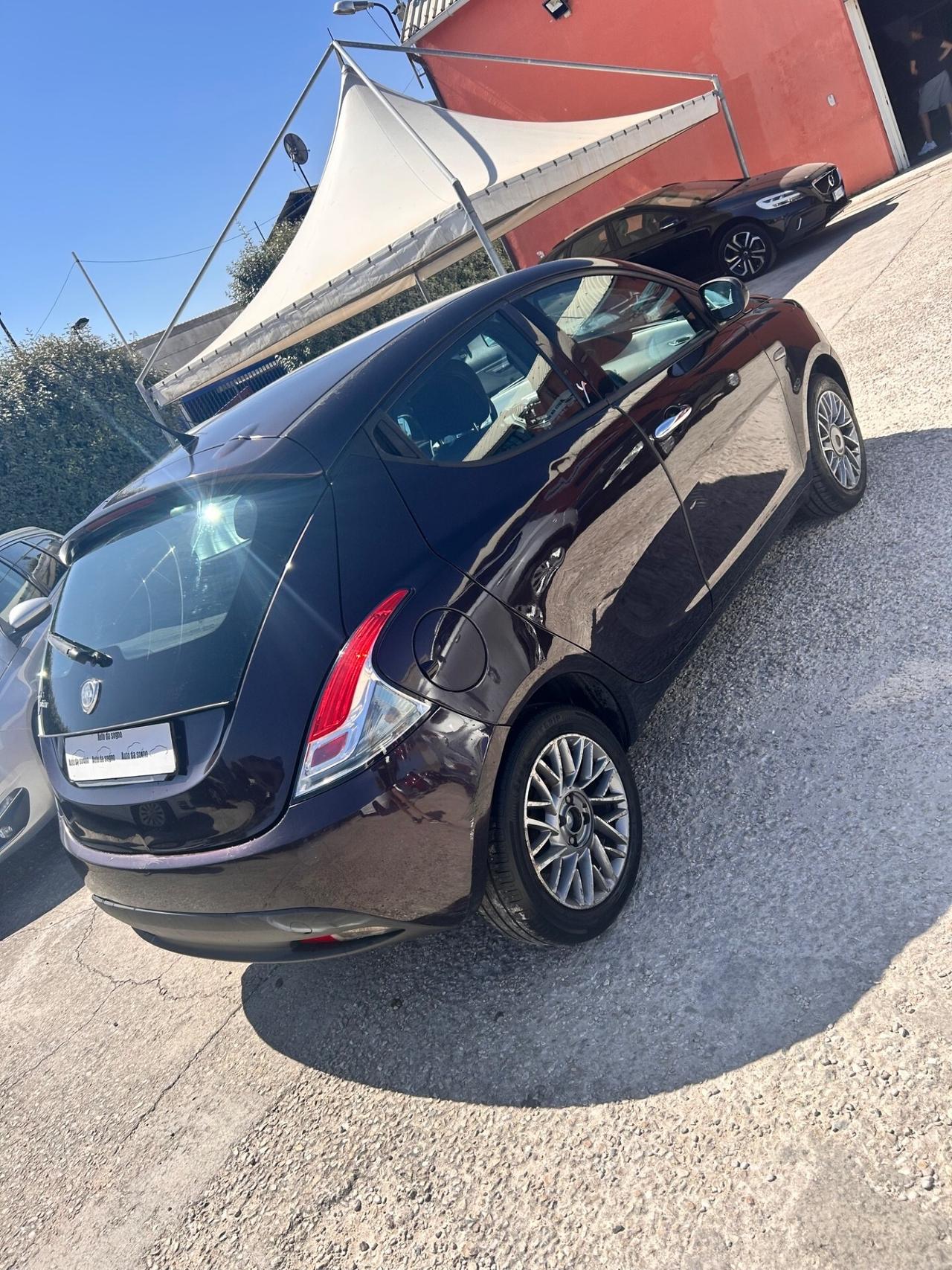 Lancia Ypsilon 1.2 69 CV 5 porte S&S Platinum