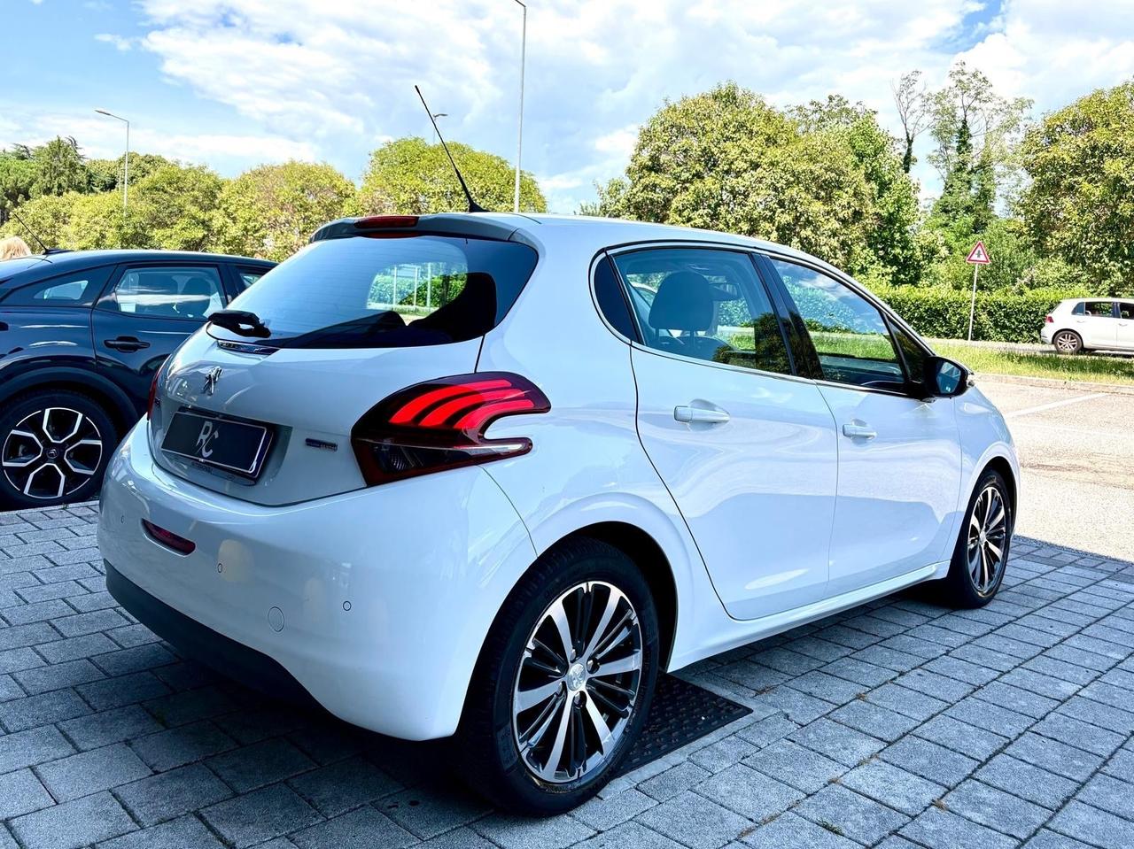 Peugeot 208 1.2 Neopatentati