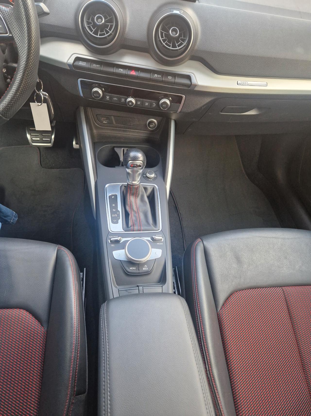 Audi Q2 35 TFSI S tronic Identity Black