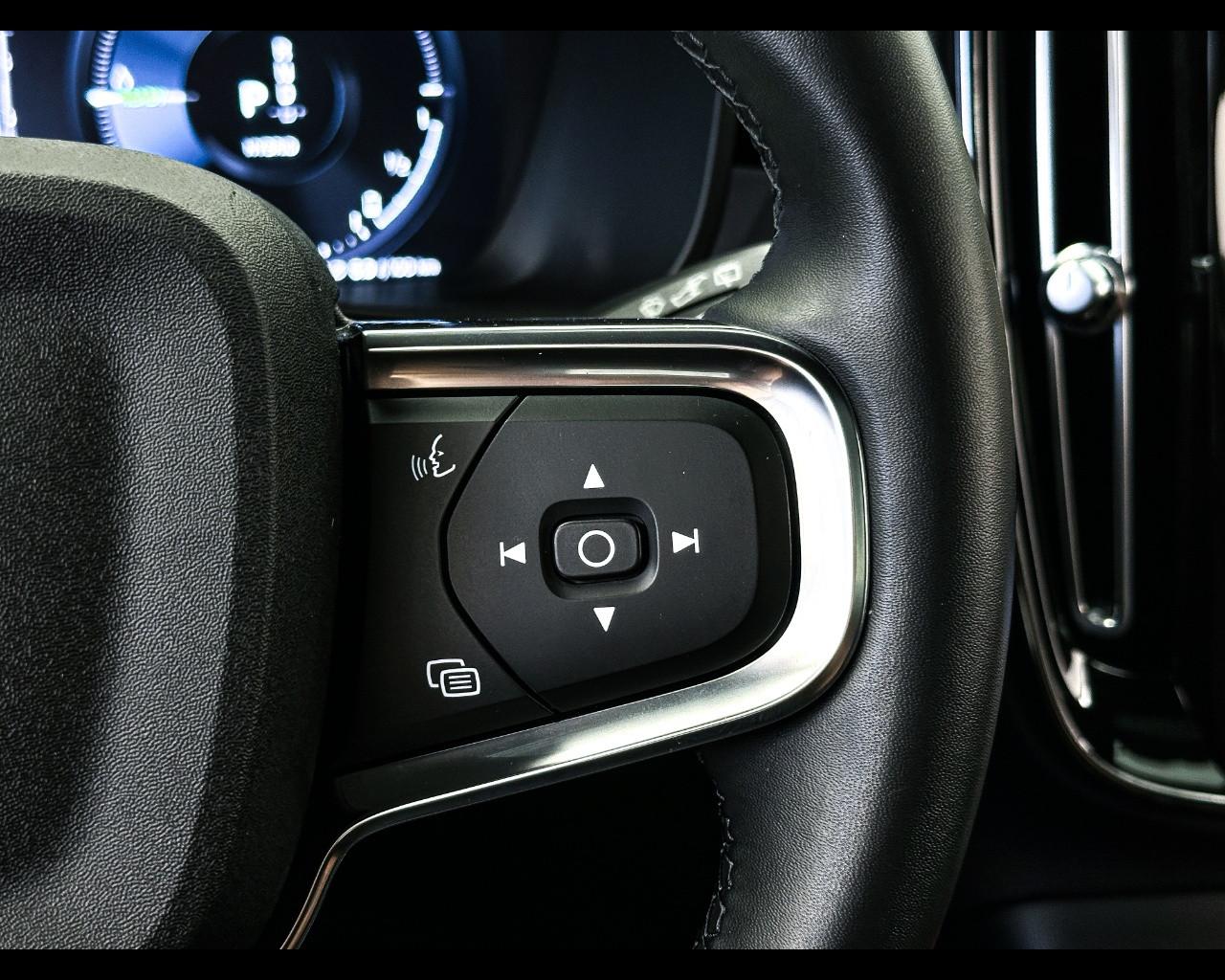 VOLVO XC40 T4 Recharge Plug-in Hybrid automatico Ultimate Dark