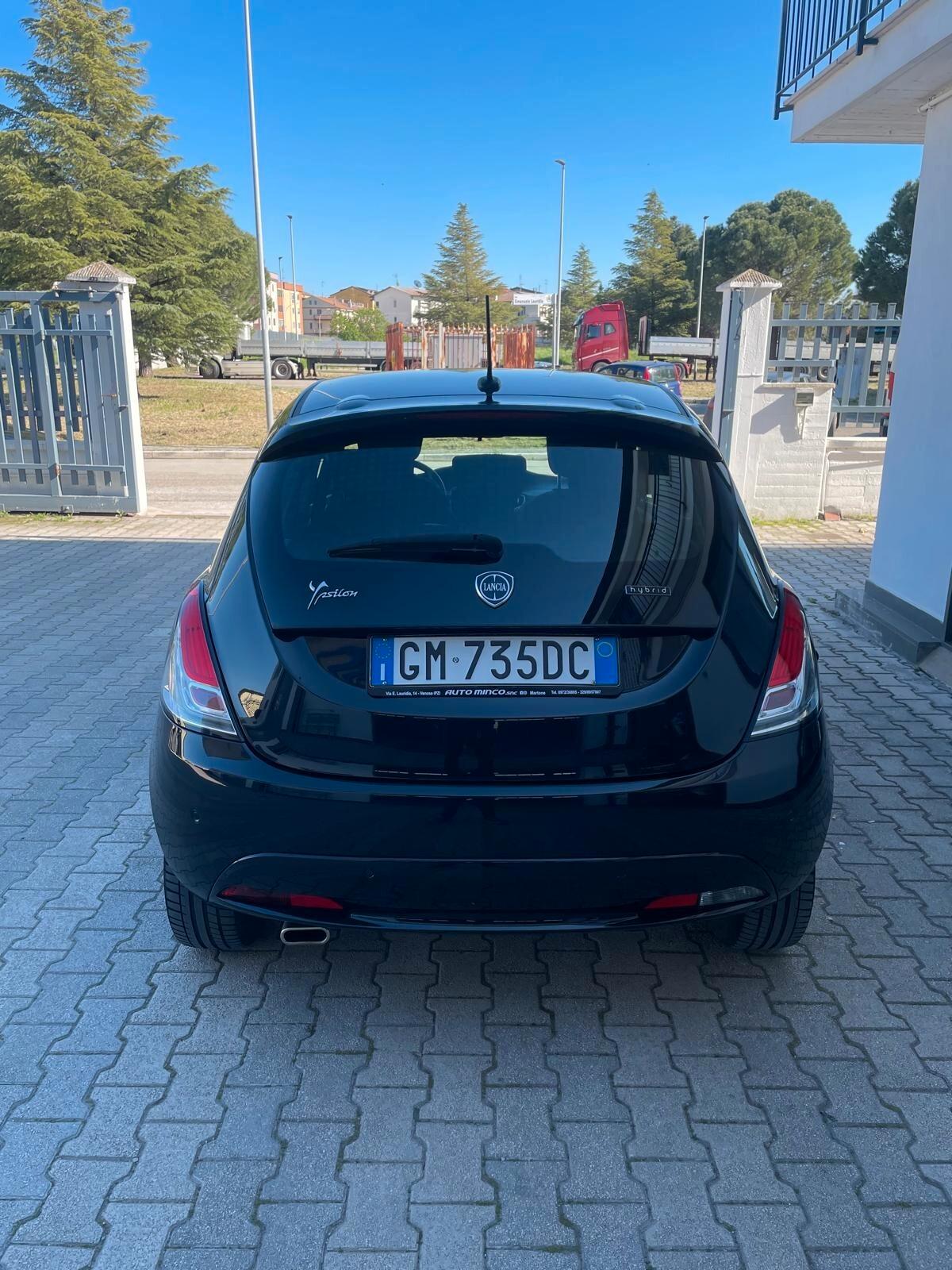 Lancia Ypsilon 1.0 FireFly 5 porte S&S Hybrid Gold Plus