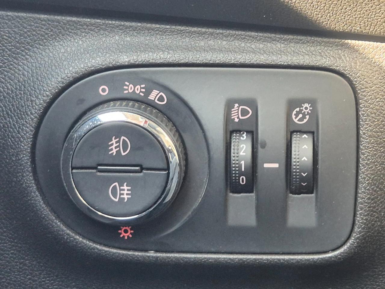 Opel Corsa 1.2 5 porte Sport 2015