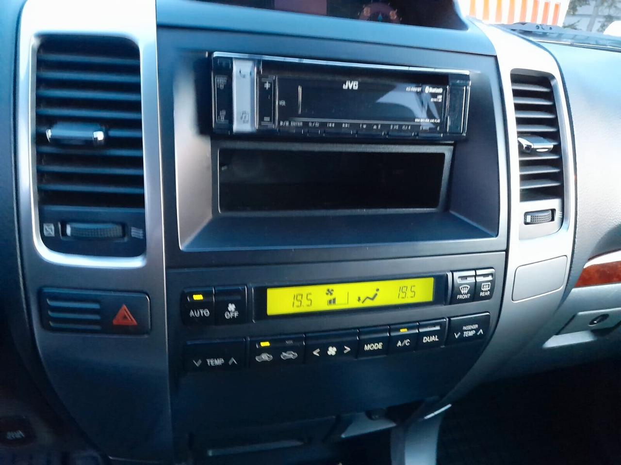 Toyota Land Cruiser 8 POSTI 3.0 D-4D 5p. aut. Wagon