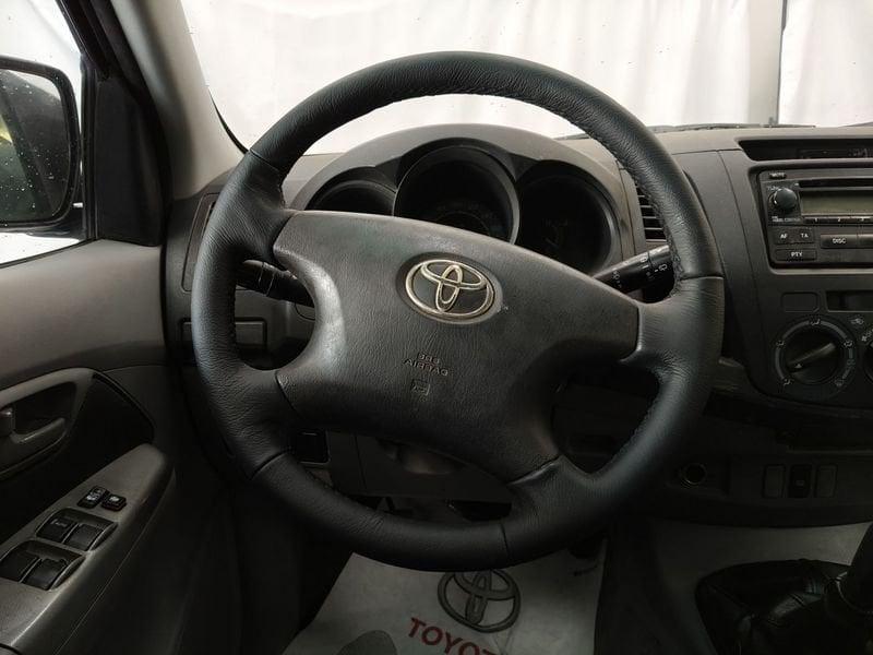 Toyota Hilux Hilux 2.5 D-4D 4WD 4p. Double Cab DLX