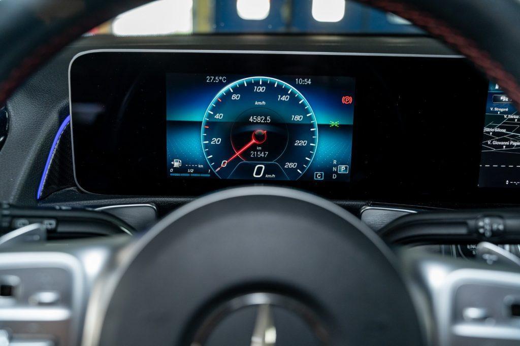 MERCEDES-BENZ GLB 200 Automatic Premium