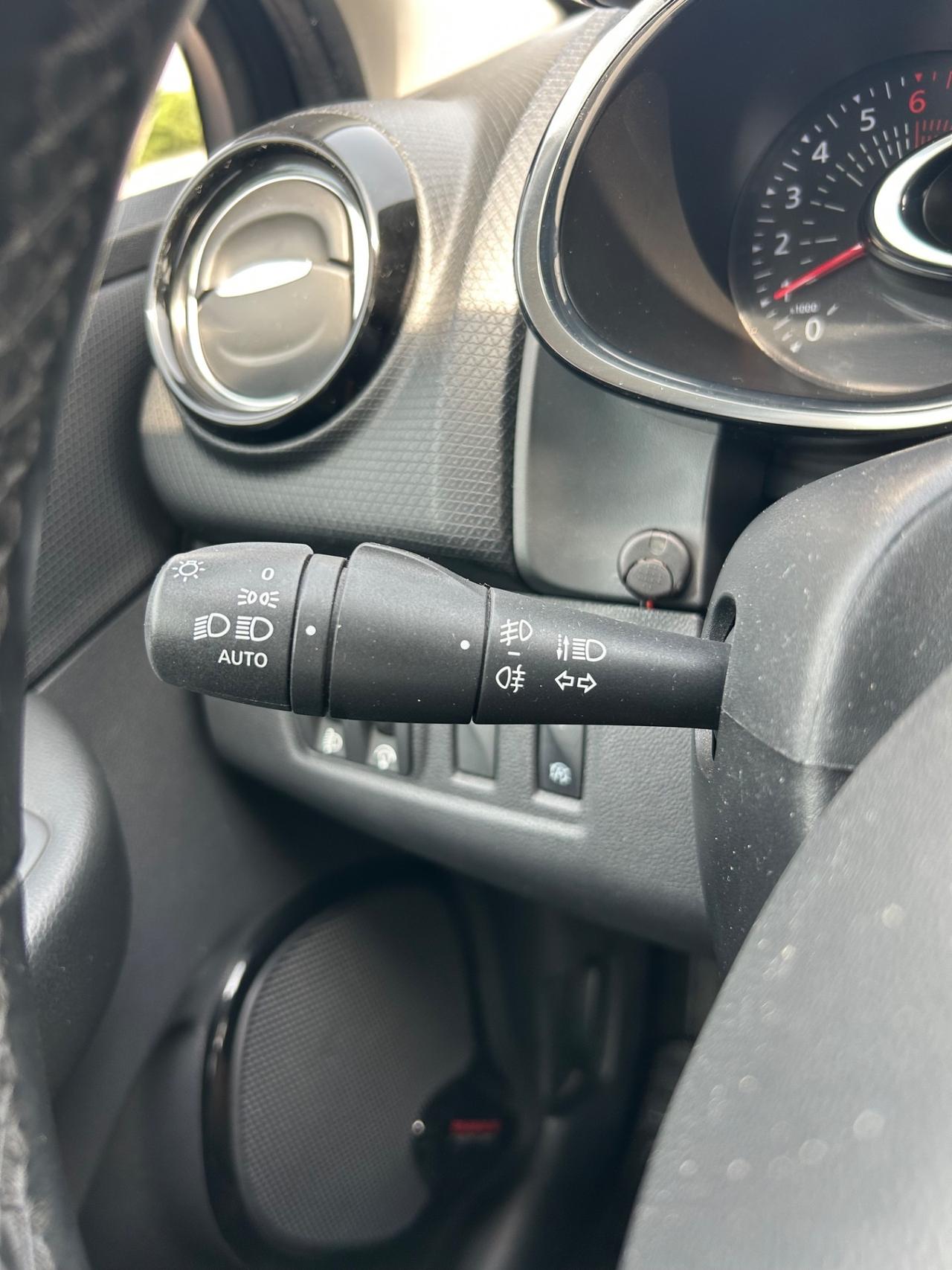 Renault Clio TCe 12V 90 CV 5 porte Moschino Intens