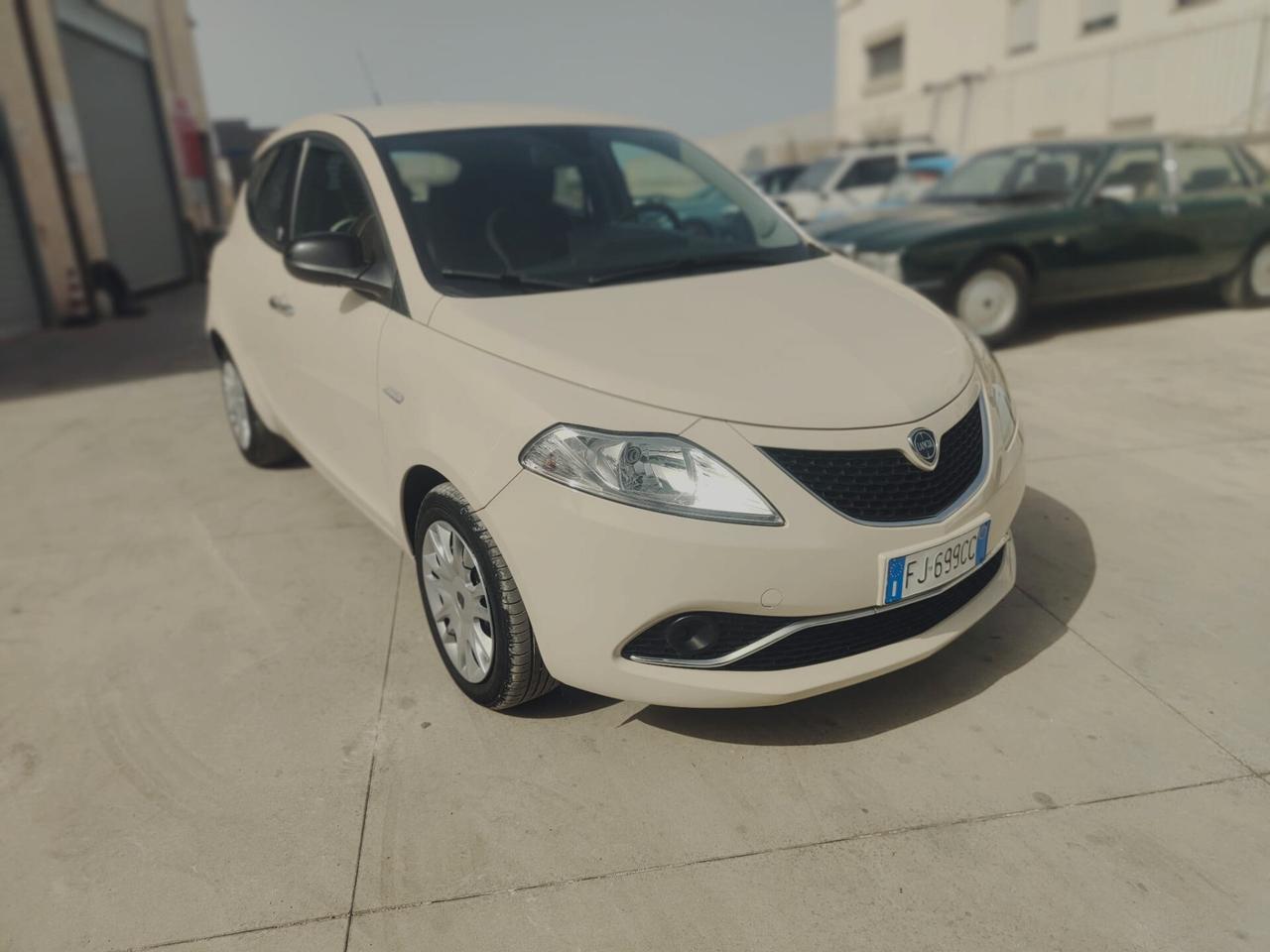 Lancia Ypsilon 1.2 69 CV 5 porte GPL Ecochic Silver