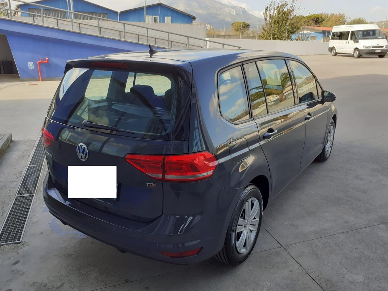 VW Touran 1.6 TDI 115 CV 7 POSTI anno 2017