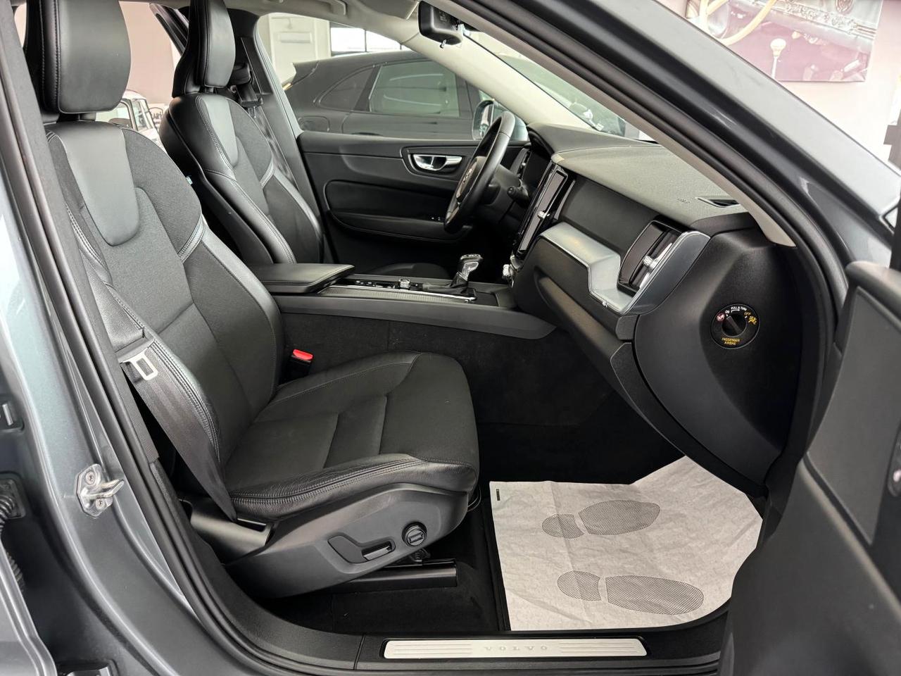 Volvo XC60 2.0 d4 190cv Awd Momentum Cockpit Full